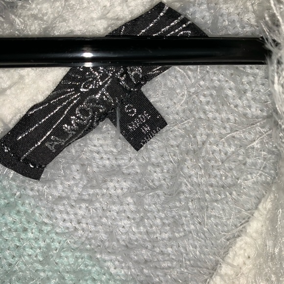 Almost Famous Vneck soft sweater - Picture 5 of 5